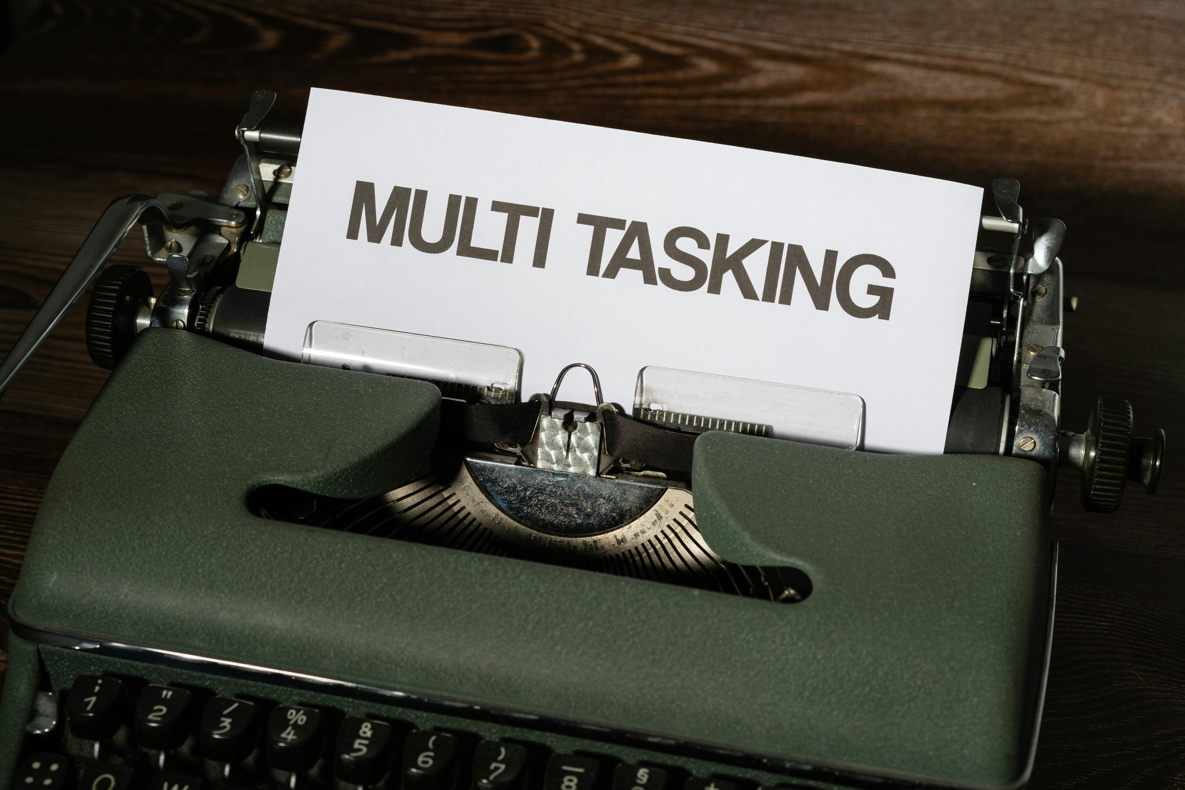 The Multitasking Myth: Why Your Brain Hates It – &Mind